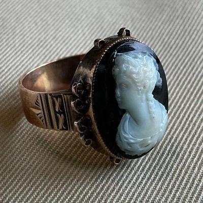 14k Gold Cameo Ring