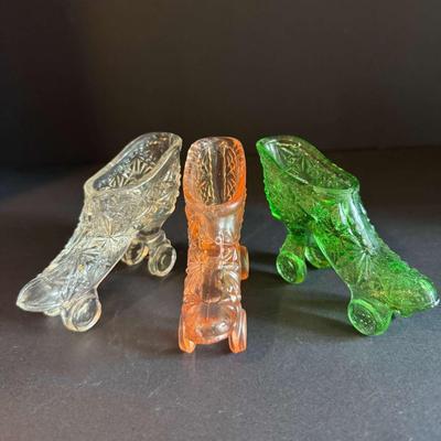 Set of 3 Fenton Vintage Glass Miniature Roller Skate Shoes – Daisy and Button Pattern