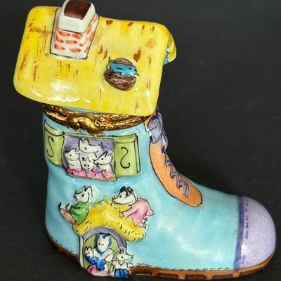 Vintage Artona Limoges “Old Woman in the Shoe” Trinket Box – Hand-Painted French Porcelain