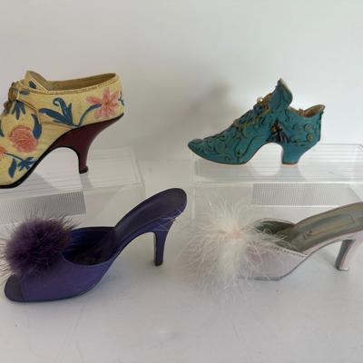 Vintage-Inspired Decorative Shoe Figurines – Feathered & Embroidered Set of 4