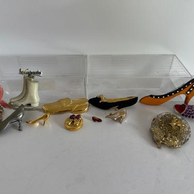 Vintage & Novelty Shoe-Themed Jewelry Lot – Brooches, Pins, Charms (13 Pieces)