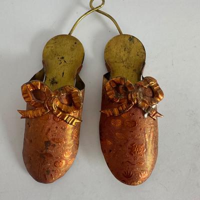 Antique Brass Double Slipper Match Holder – Ornate Wall Hanging Match Holder