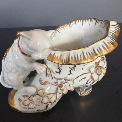 Reinecke Porzellan Germany “Puss in Boots” Porcelain Figurine – Gilded Collector’s Piece 