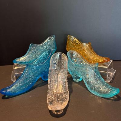 Set of 5 L.E. Smith Vintage Miniature Glass Shoes – Daisy and Button, Blue & Amber Tones
