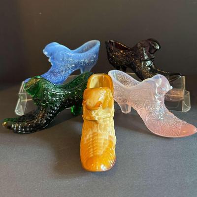 Set of 5 Vintage Fenton Cat Head Shoe Figurines – Daisy & Button Pattern – Multicolor Collection