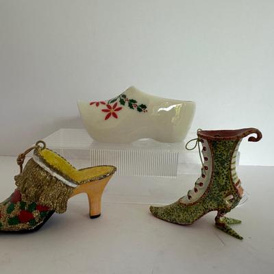 Holiday-Themed Shoe Figurine Trio – Collectible Display Set