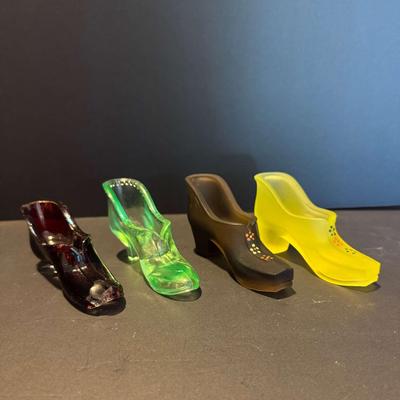 Set of 4 Vintage Glass Slipper Figurines – Assorted Colors and Finishes (1 Damaged)