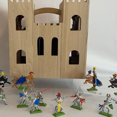Wooden Castle And Figurines  