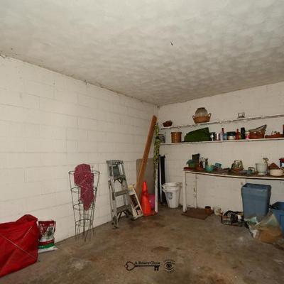 9 garage 4)