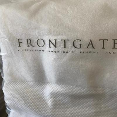 Frontgate Resort Towel NRFP Made in Turkey
