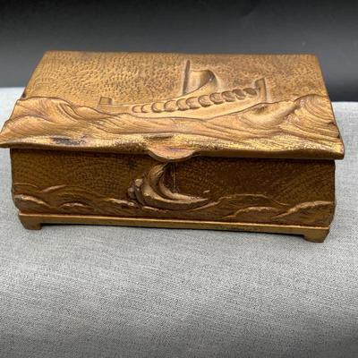 Sailing theme metal box