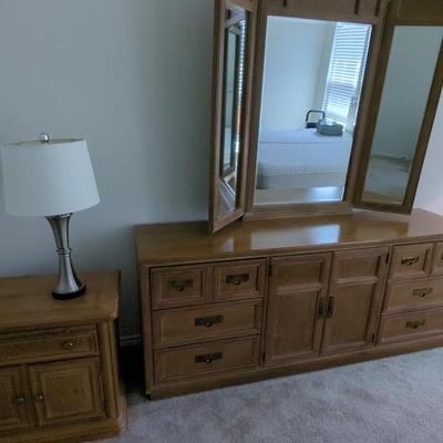 Vintage Dresser W/ Mirror, 2 Coordinating Nightstands & Lamps