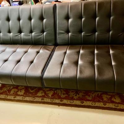 Black Futon