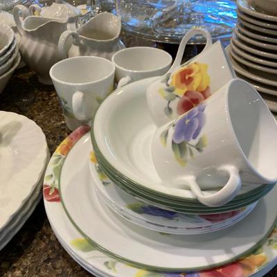 Sale Photo Thumbnail #122: Corell Floral Dishes