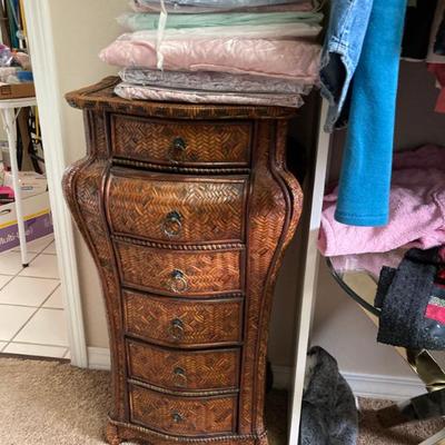 Limgerie Chest