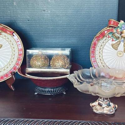 Fitz And Floyd Christmas Plates, Decor Bowl, And Mikasa Glass Serving Stand