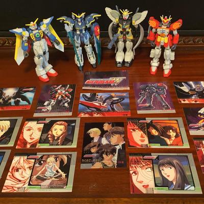 Mobile Suit GUNDAM Wing BANDAI Lot (Four FIGURINES and Trading Cards!)