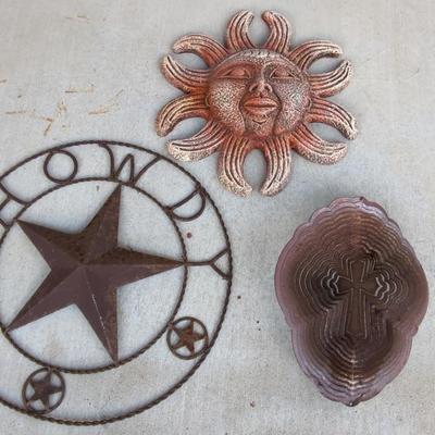 Yard Art : Howdy Rustic Metal Star Decor, Sun and Metal Cross Wind Spinner 
