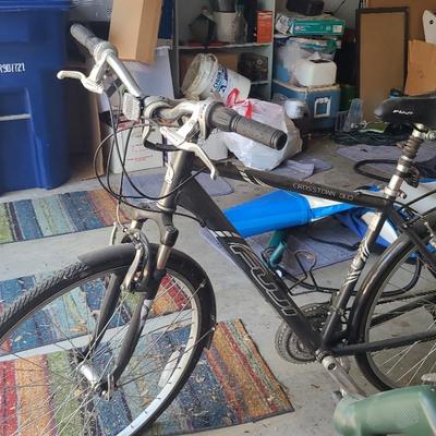 Fuji Crosstown Men's Bicycle - might need new tires?