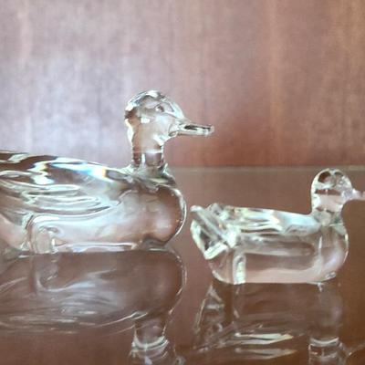 Small Crystal? Mama And Baby Duck -- Unmarked