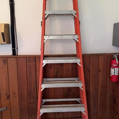 8 Ft Fiberglass Ladder 