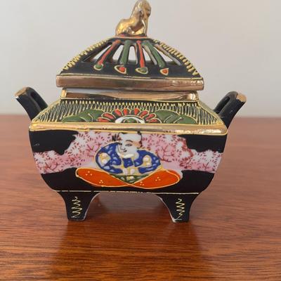 Vintage Japanese Hand Painted Satsuma Pocelein 