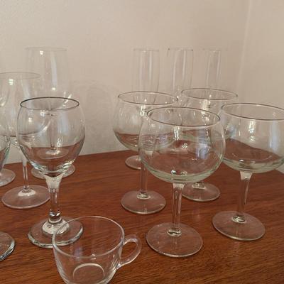 Set Of Unmarked Glassware 