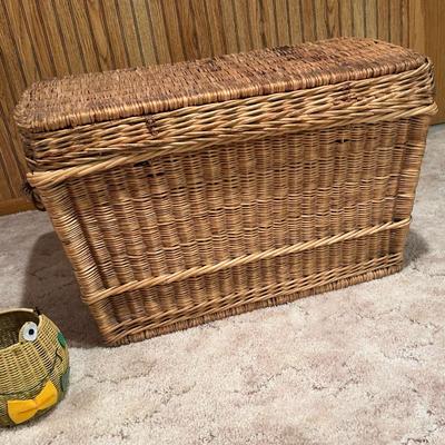 Large Vintage Wicker Basket  W/small Frog Basket 