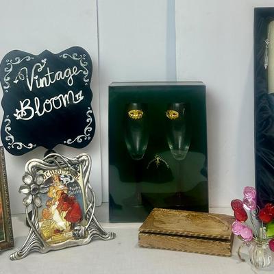 Vintage Bloom And Candle Light Decor Set