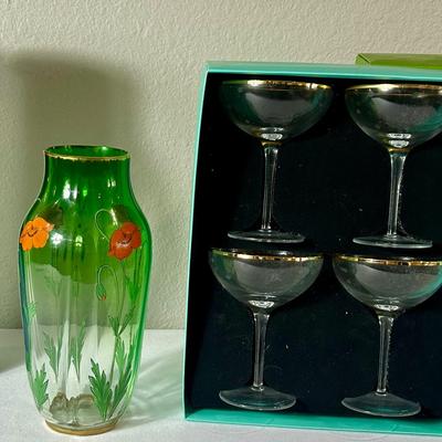 Kate Spade Champagne Glasses And Glass Pitched Vase 