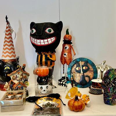 Assortment Of Halloween Items 