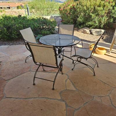 Great Woodard Patio Table & 4 Chairs