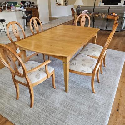 Beautiful Ethan Allen Dining Room Table With 2 Leaves & 6 Chairs!