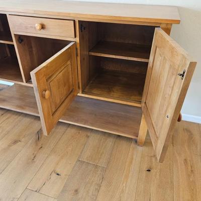 Beautiful Ethan Allen Buffet Table