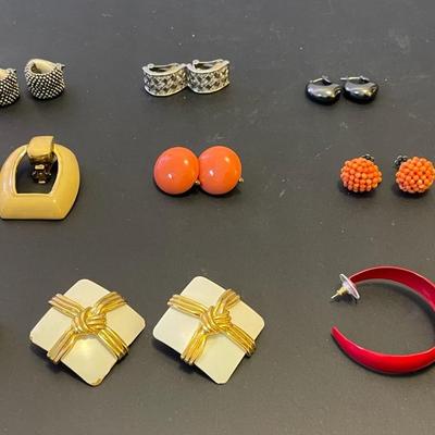 9 Pairs Of Costume Jewelry Earrings 