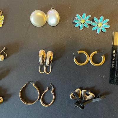 7 Pairs Of Earrings