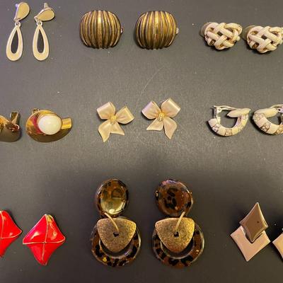 9 Pairs Of Costume Jewelry Earrings 