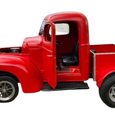 1947 International with a 305,Edelbrock 4 Barrel carb