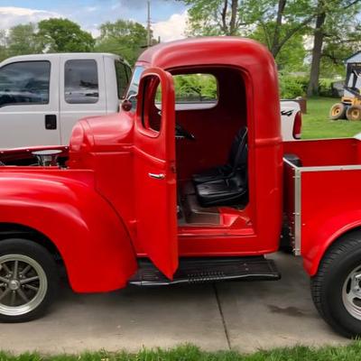 1947 International with a 305,Edelbrock 4 Barrel carb