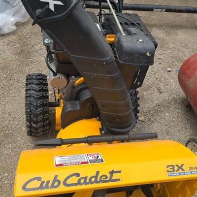 Cub Cadet 3 stage snow thrower, 24” ,electric start, with 277cc motor