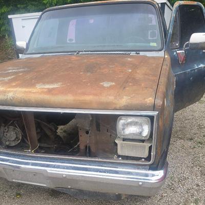 C1986 Blue Silverado Square Body Parts Truck