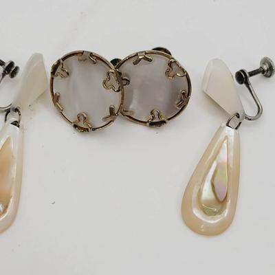 Mother Of Pearl Screw Back Earrings 2 Pair Vintage