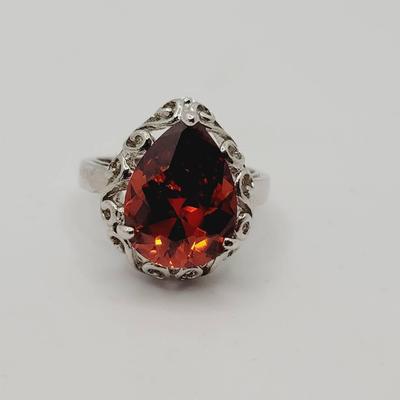 Sz 8.5 Fiery Red Crystal Teardrop Cocktail Ring Silvertone 