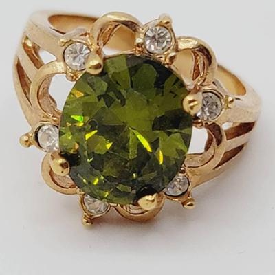 Green Crystal Clear Stone Cocktail Ring Sz 7 Goldtone 