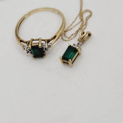 10k Yellow Gold Lab Emerald Ring And Pendant Ring 7.5