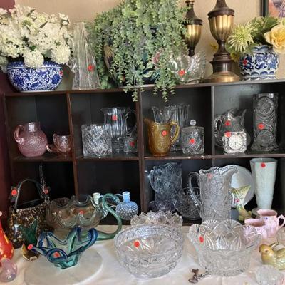 Sale Photo Thumbnail #18: Nice selection of Crystal and other collectible glass pieces 
