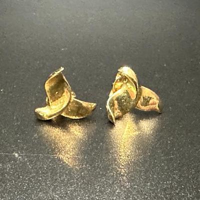 14k gold pearl earrings