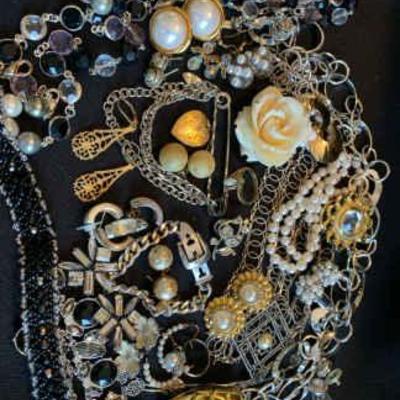 Pc245 classy costume jewelry mystery lot