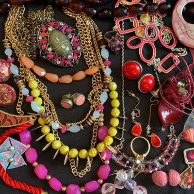 Pc241 reds and pinks costume jewelry mystery