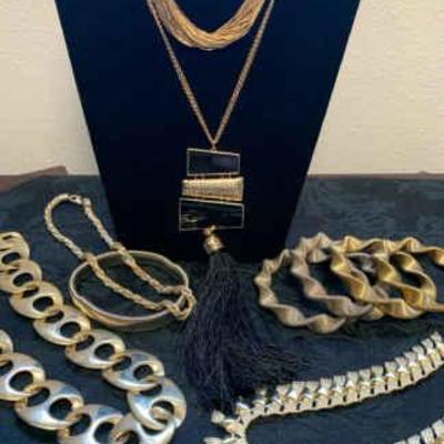 Pc179 retro vibes costume jewelry
